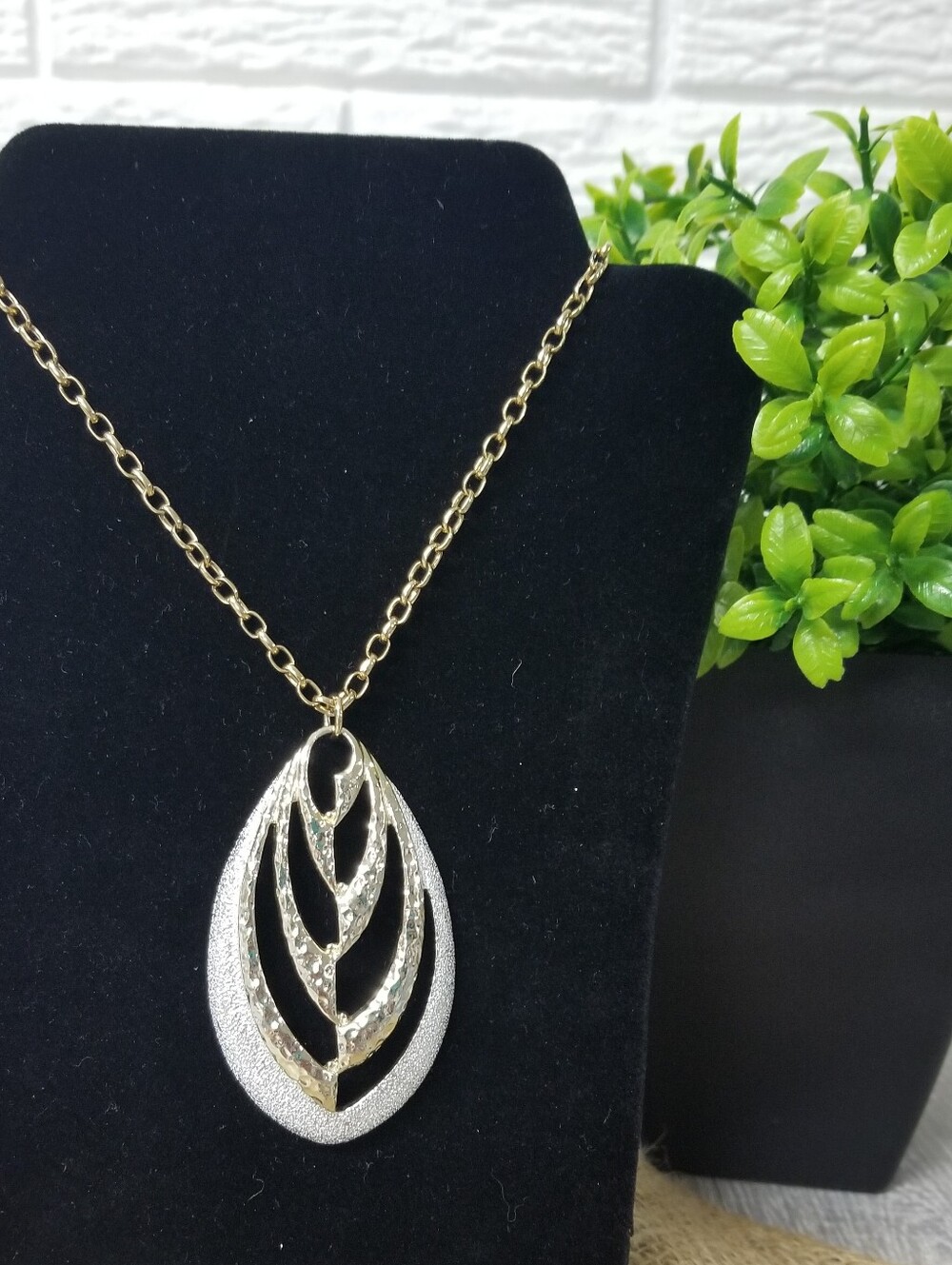 Vintage Sarah Coventry Large Pendant Necklace